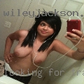 Looking for casual in Tracy, CA 95376 flirty fun.